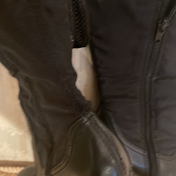 Black high heel sexy leather and gortex boots with cute side pockets 7.5B - Picture 8 of 8